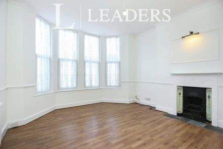 2 bedroom apartment to rent Culverley Road, London, SE6 - Photo 2