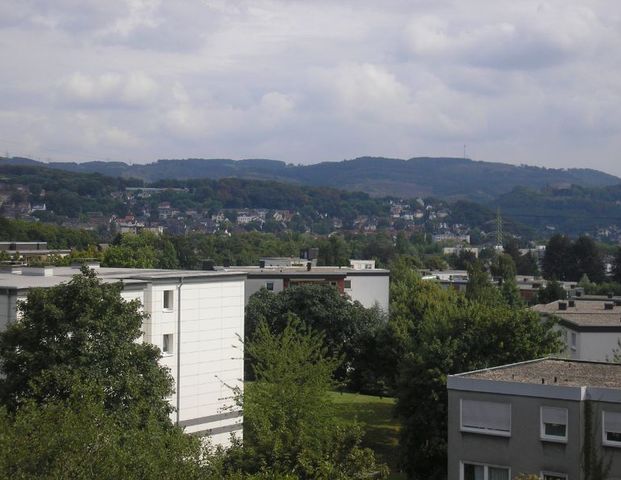 Wohnen mit Aussicht – Hochgelegene Wohnung mit Weitblick in Hohenlimburg - Foto 1