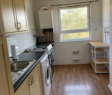 2 Bed Flat, Glastonbury House, SE12 - Photo 5