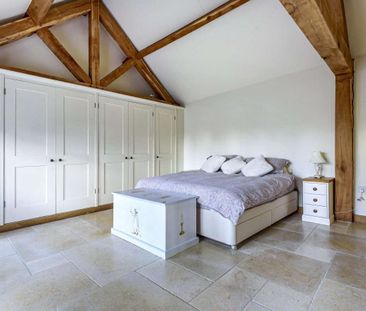 Well presented barn conversion with flexible accommodation arranged... - Photo 1