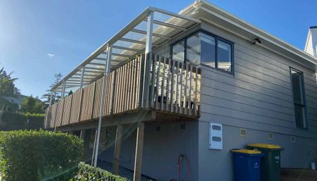 Sunny Elevated Home - Photo 4