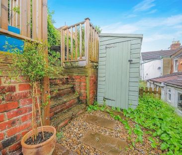 Dixon Street, SWINDON - Photo 4