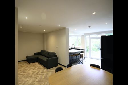 6 Bed Semi-Detached House, Beeston Road, NG7 - Photo 4