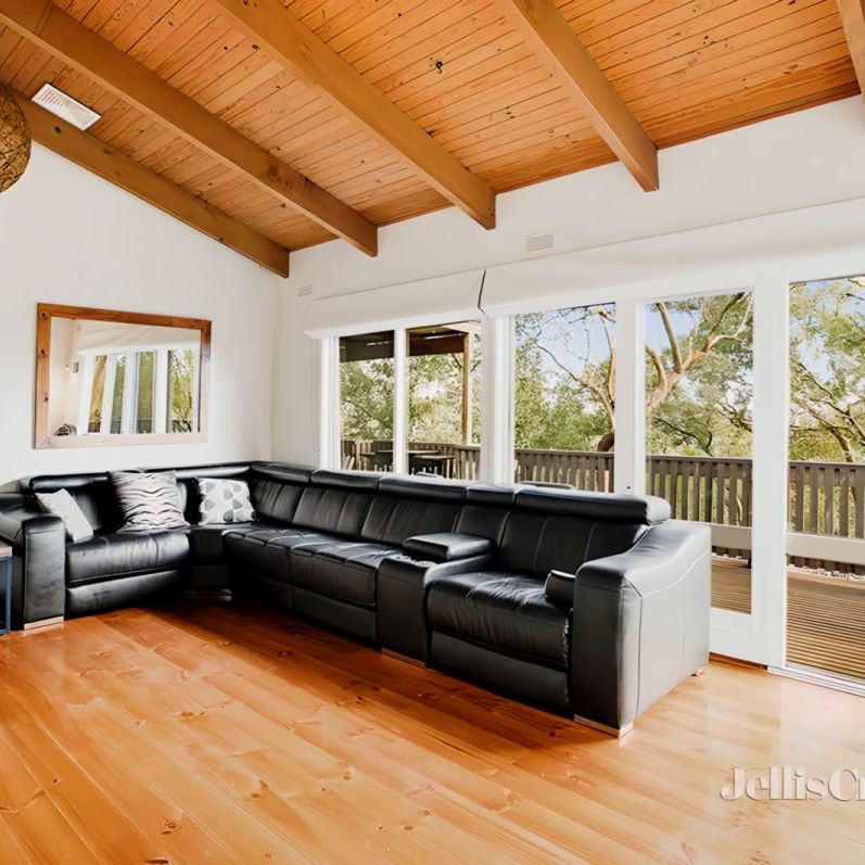 4 Bed, 2 Bath - Photo 1