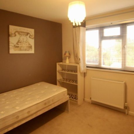 Lemur Drive, Cambridge £2,200 pcm ⓘ The monthly or weekly payment required by the landlord. Read our glossary page , 4 bedrooms, detached house, to let * Tenant info - Photo 1