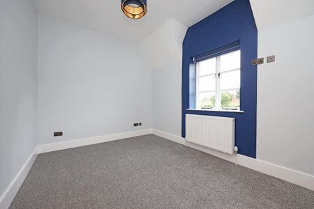 2 bedroom semi-detached house to rent - Photo 3