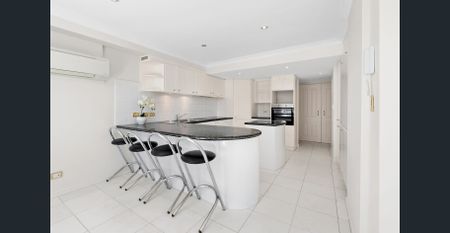 PENTHOUSE 'SKY HOME' RESIDENCE WITH PANORAMIC CITY VIEWS - Photo 5