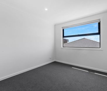 Contemporary Living at Its Finest - Photo 2