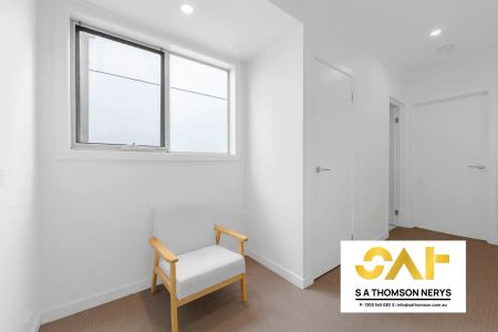 “Modern 3-Bedroom Townhouse in a Sought-After Craigieburn Location” - Photo 2