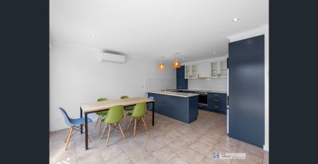 Charming 3-Bedroom Townhouse in the Heart of Cowes - Photo 3