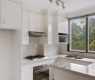 Spacious Two Bedroom in a Central Location - Photo 6