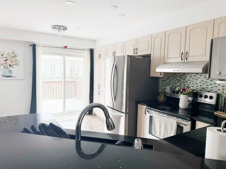 For Lease - 330 Applecross Crescent, Kanata, Ontario - Photo 5