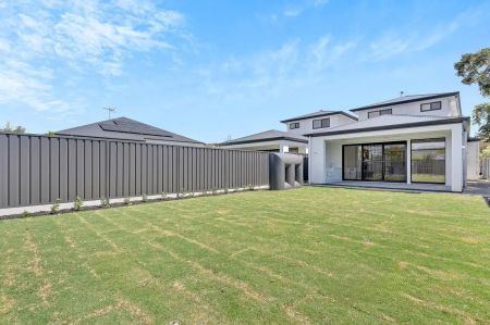 “Luxury Modern living!” - Photo 4