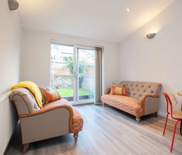 Top-spec 2-bathroom architecturally-designed property in prime loca... - Photo 2