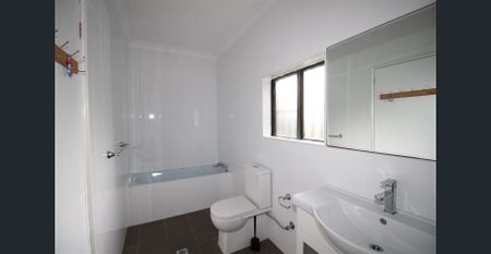 MODERN FAMILY LIVING IN GREAT LOCATION - Photo 3