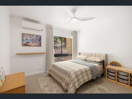 Five Bedroom Family Home In Sought After Location Including Self Contained Unit & Lawn Maintenance - Photo 5