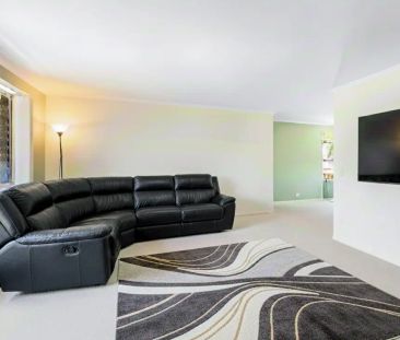 Spacious Family Home in a Quiet Buderim Cul-de-Sac - Photo 3