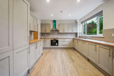 5 bedroom detached house to rent - Photo 3