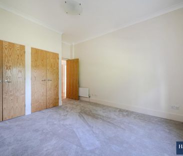 3 bedroom flat to rent - Photo 4