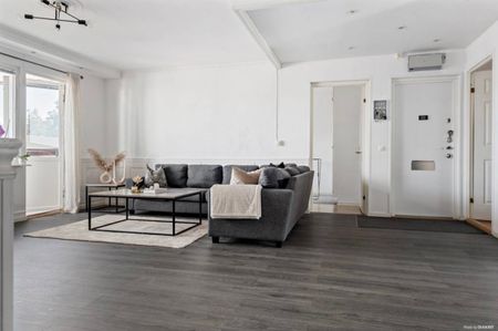 Skarpbrunnavägen, Norsborg - Photo 3