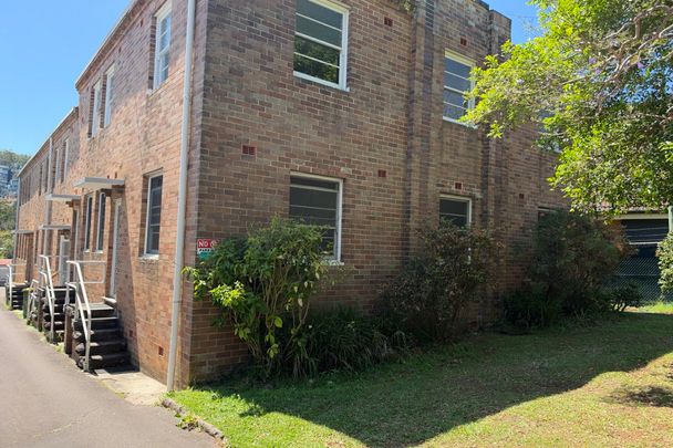 Three Bed Unit in Convenient Location - Photo 1