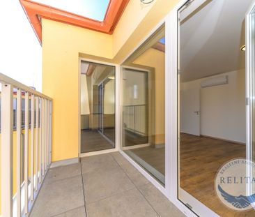 Pronájem bytu 2+kk 63 m², U Uranie 1568, Praha - Photo 2