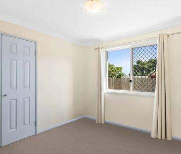 GORGEOUS 4 BEDROOM HOME IN QUIET STREET! - Photo 3