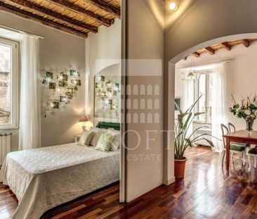 Trastevere: Furnished, modern and renovated 2 bedroom, 2 bath, living, high ceilings and parquet floors. Bright, original wooden ceilings, near shops and services. Ref 1361 - Foto 3