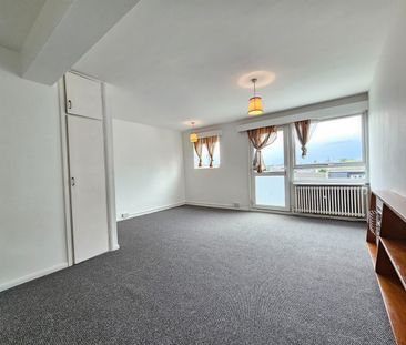 Studio Flat, Rockley Court, W14 - Photo 1