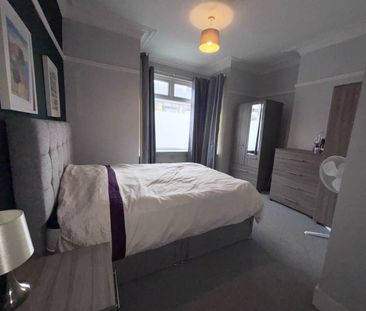 Hough Lane (Room 1), Bramley, Leeds - Photo 4