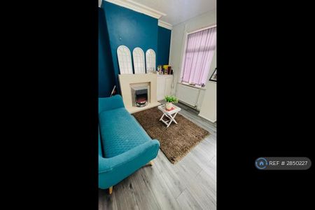 2 bedroom terraced house to rent - Photo 2