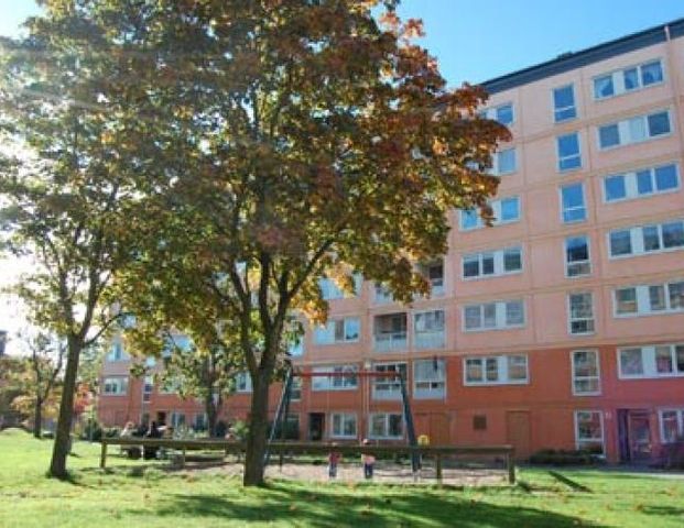 Bergsgårdsgärdet 75 - Photo 1