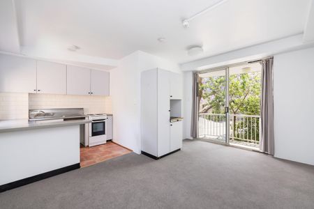 215/4-14 Roslyn Gardens, Rushcutters Bay NSW 2011 - Studio For Rent | Domain - Photo 2