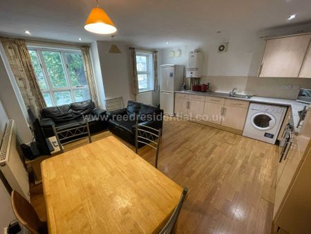 Castle Boulevard, Lenton, England - Photo 3