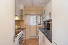 3 bedroom flat to rent - Photo 5