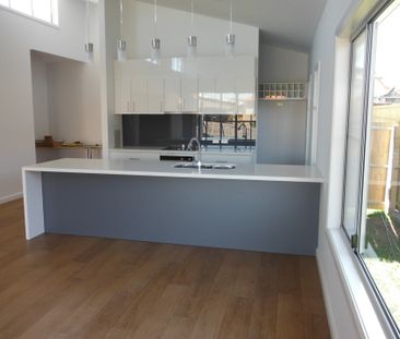 Four bedroom free standing duplex - Photo 3