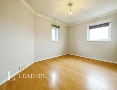 4 bedroom detached house to rent - Photo 3