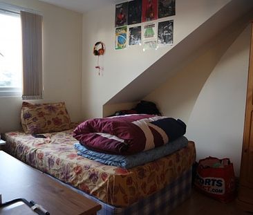 8 Bedroom House on Mackintosh Place Cathays Cardiff - Photo 2