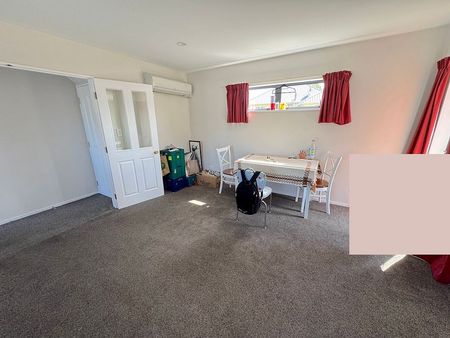 Standalone house in well sought after location - Photo 2
