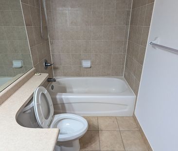 For Lease - 15 North Park Road Unit# 907, Vaughan, Ontario - Photo 5