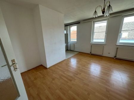 Helle 3-Zimmer-Wohnung mit zentraler Raumaufteilung & inkludiertem Autoabstellplatz - Photo 2
