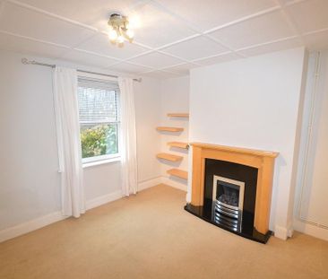 2 bedroom end of terrace house to rent - Photo 2
