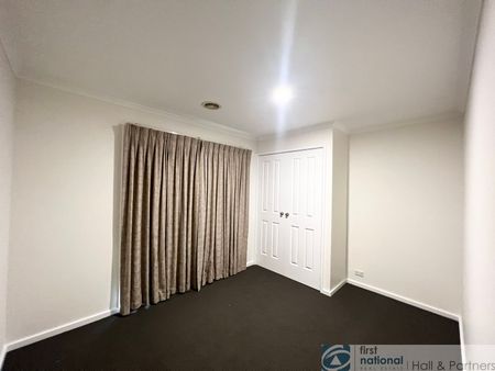 11 Calrossie Close, Endeavour Hills - Photo 2