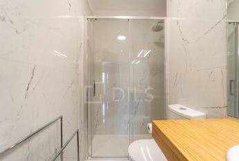 Apartamento T2 renovado para arrendar na Rua São João Bosco