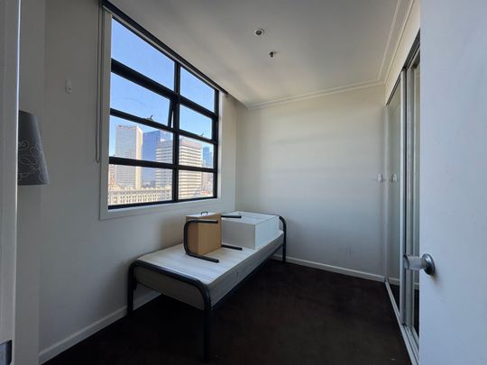 Prime 1-Bedroom Apartment in Melbourne CBD – Location, Convenience, and Style! - Photo 1