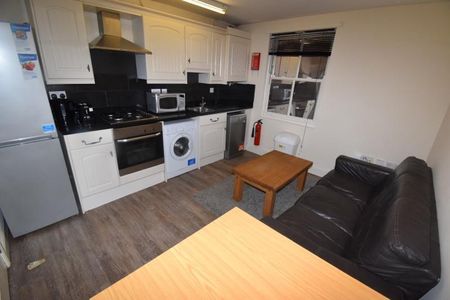 3 bedroom flat to rent - Photo 5
