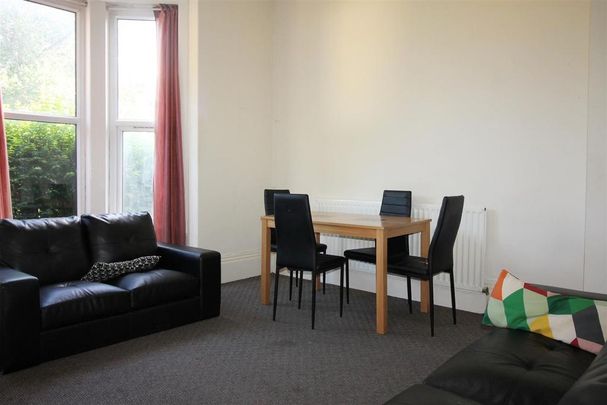 4 bedroom flat to rent - Photo 1