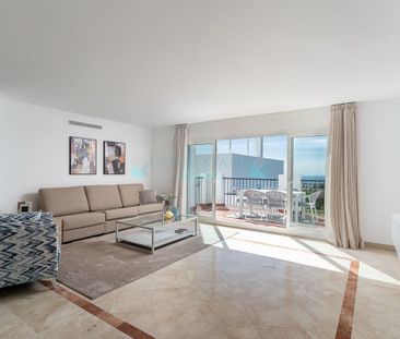 Penthouse for rent in El Paraiso, Estepona - Photo 3