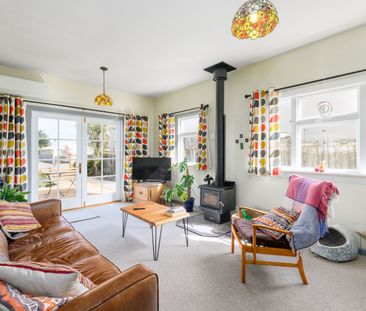 Gorgeous Standalone Cottage in New Brighton! - Photo 2