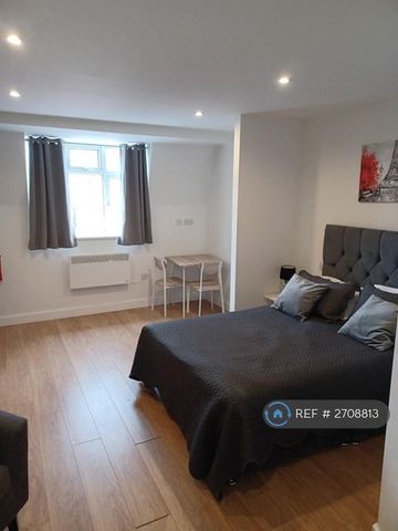 Studio to rent - Photo 3